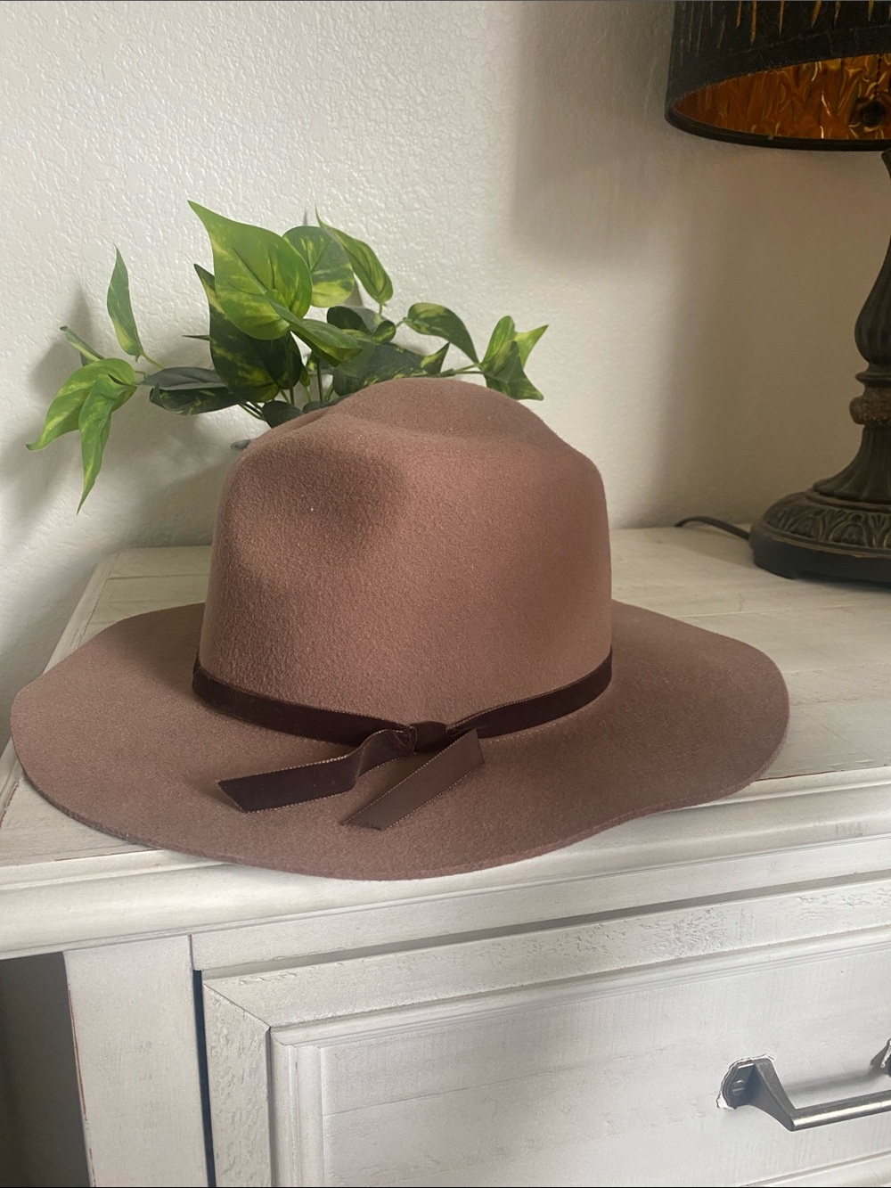 Lucky Brand Felt Wide-Brim Fedora in Taupe with Dark Brown Band